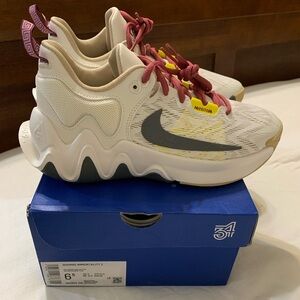 Basketball shoes 
Giannis Immortality 2 
Mens 6 1/2